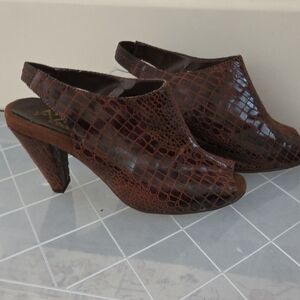 AEROSOLES Dark Brown Textured Mules
